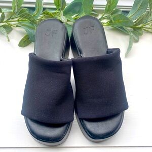 Size 5.5 JustFab platform slides!